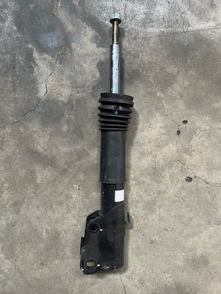 Stoßdämpfer Vorderachse W907 4x4 *gebraucht*